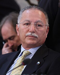 Ekmeleddin İhsanoğlu portresi