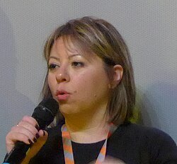 Aslı Özge portresi
