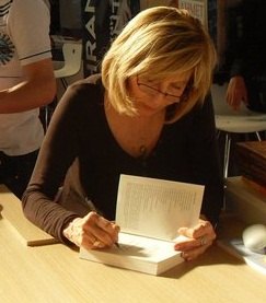 Ayşe Kulin portresi