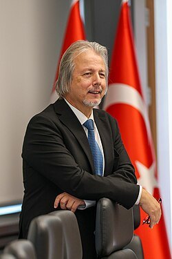 İlhan Uzgel portresi