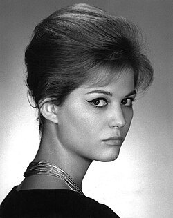 Claudia Cardinale portresi