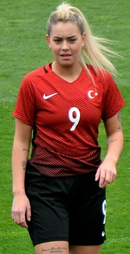 Aycan Yanaç portresi