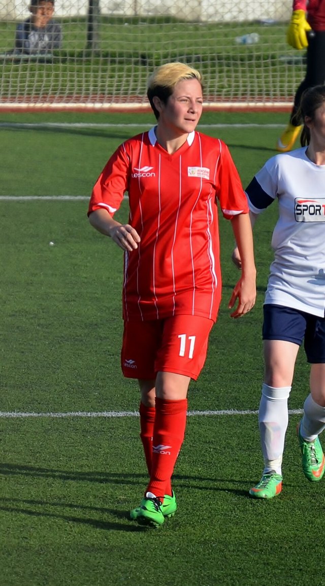 Bahar Özgüvenç portresi
