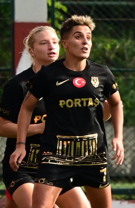 Başak İçinözbebek portresi
