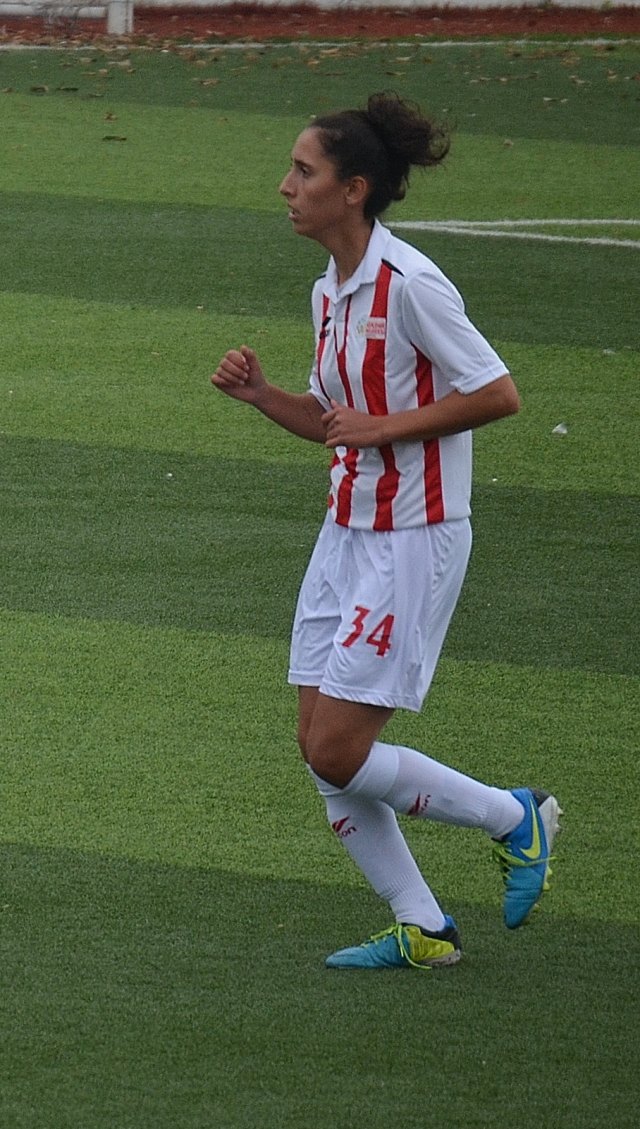 Esra Özkan portresi