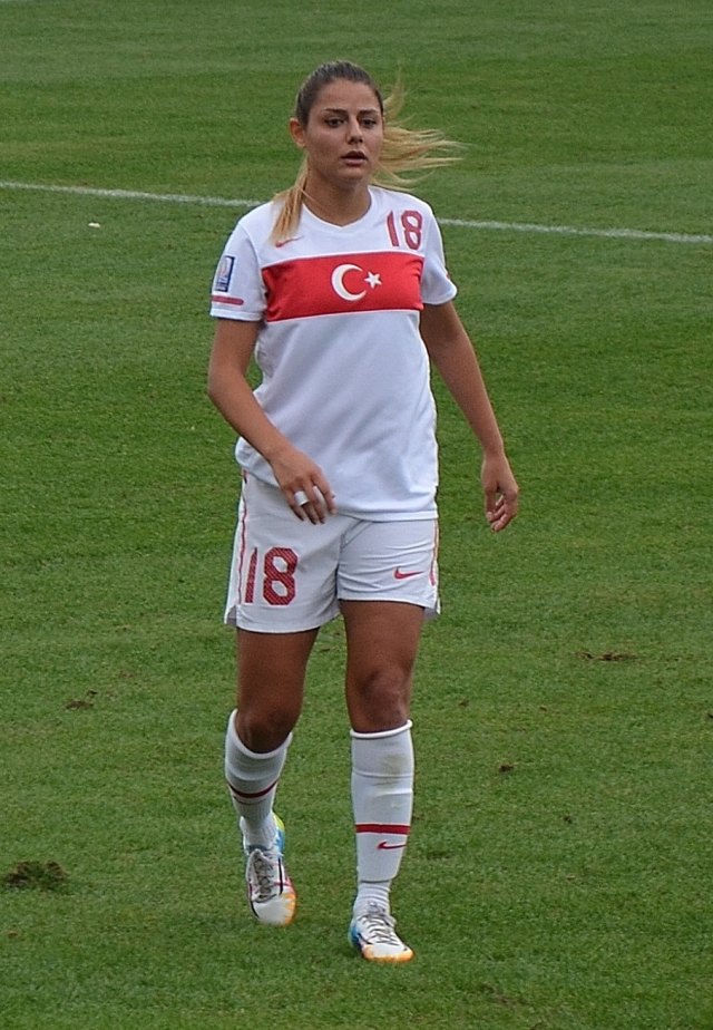 Eylül Elgalp portresi
