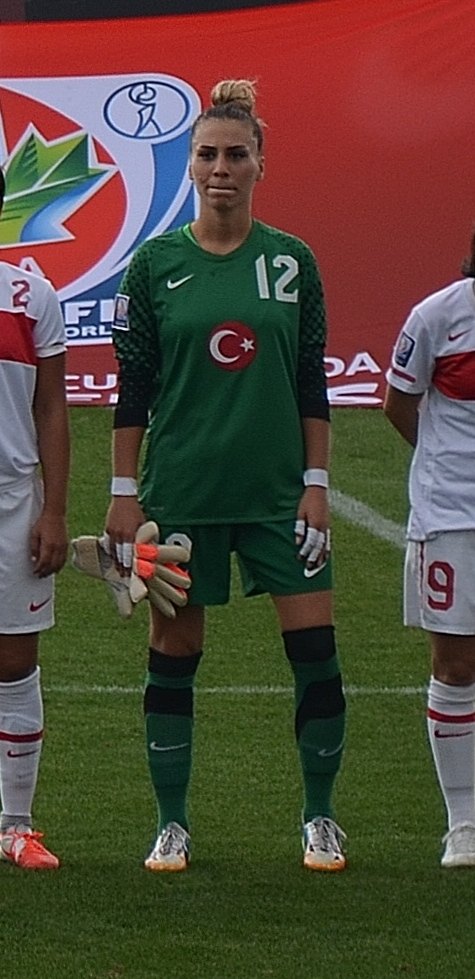 Ezgi Çağlar portresi