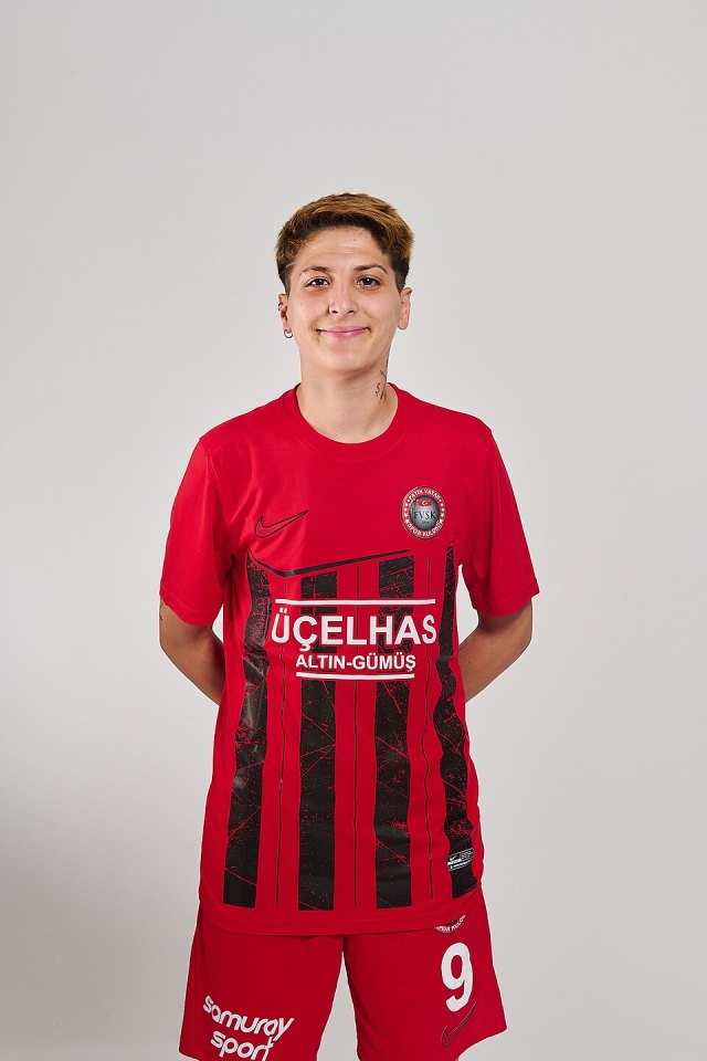 Kader Hançar portresi