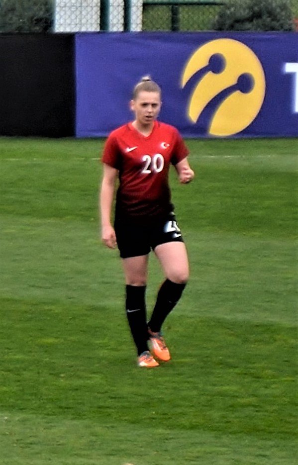 Selin Dişli portresi