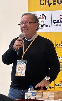 Gani Müjde portresi