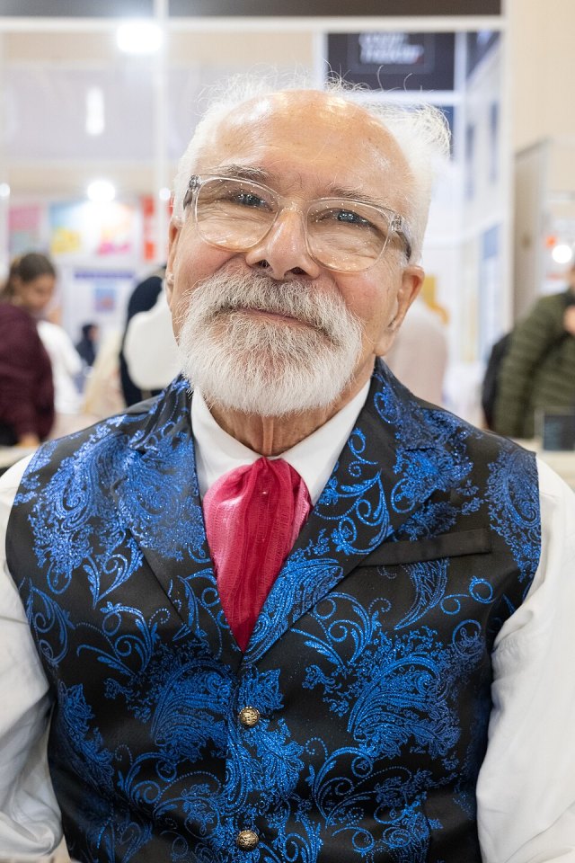 Emre Kongar portresi