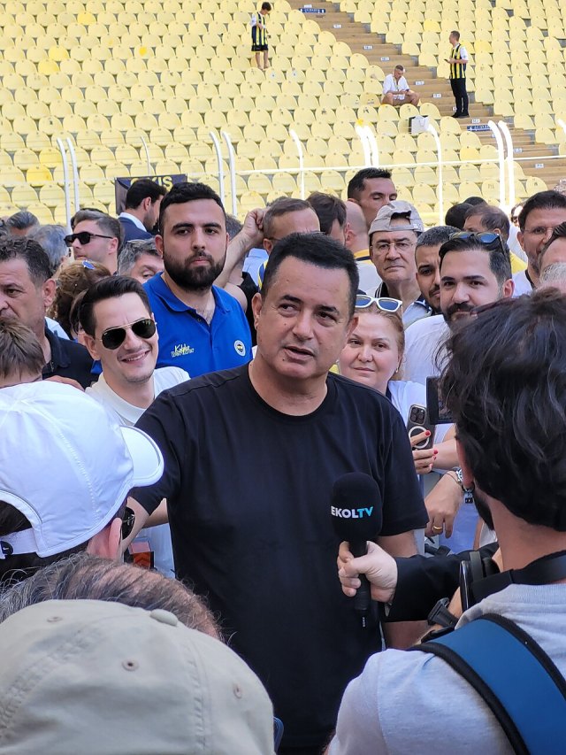 Acun Ilıcalı portresi