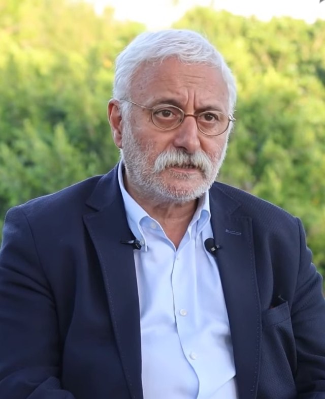 Saruhan Oluç portresi