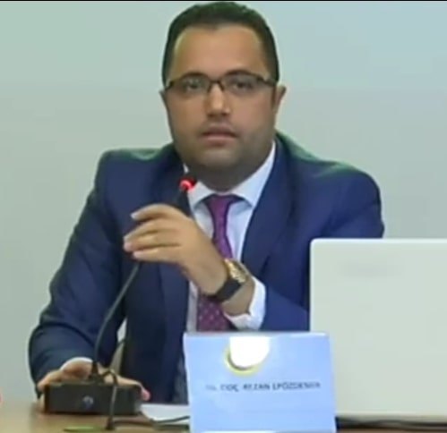 Rezan Epözdemir portresi