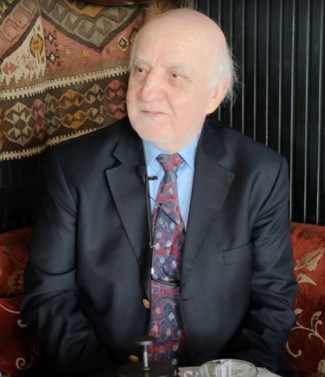 Altan Akışık portresi