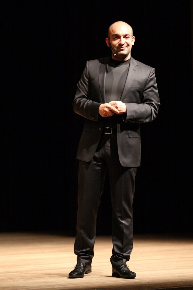 Django Asül portresi